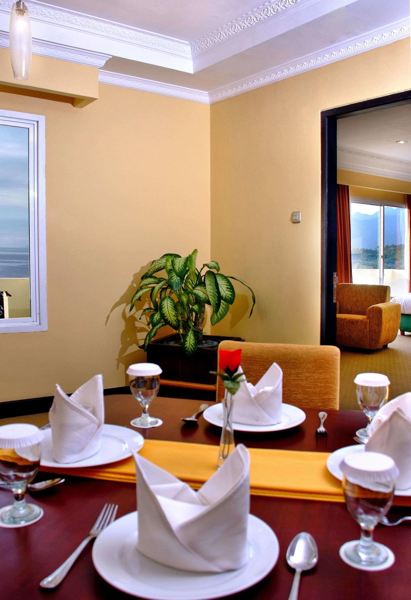 Aston Niu Manokwari Hotel & Conference Center Екстер'єр фото