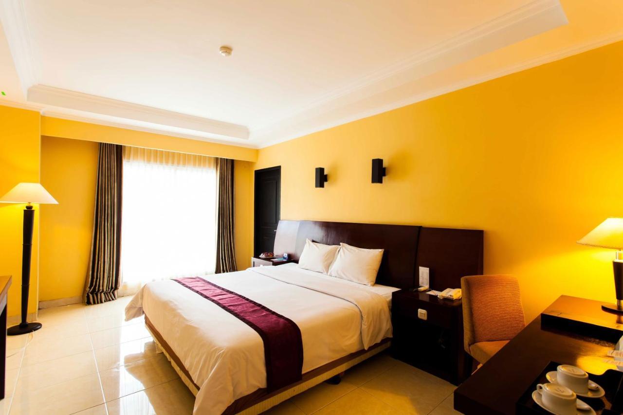 Aston Niu Manokwari Hotel & Conference Center Екстер'єр фото