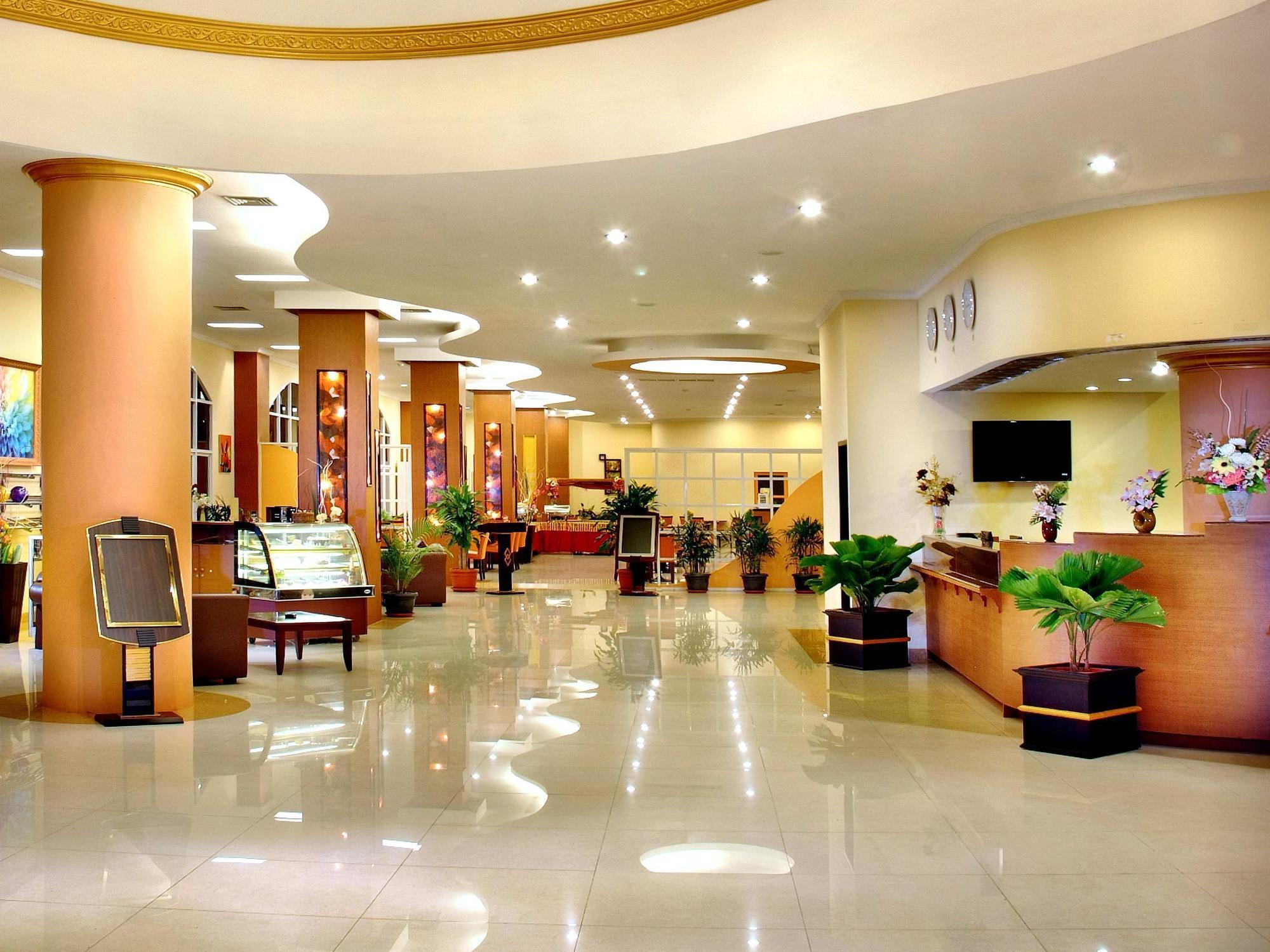 Aston Niu Manokwari Hotel & Conference Center Екстер'єр фото