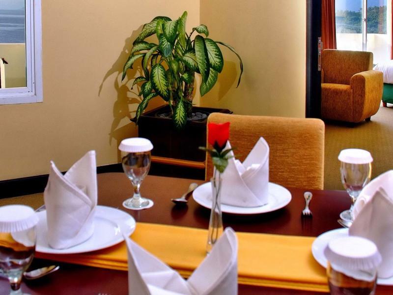 Aston Niu Manokwari Hotel & Conference Center Екстер'єр фото